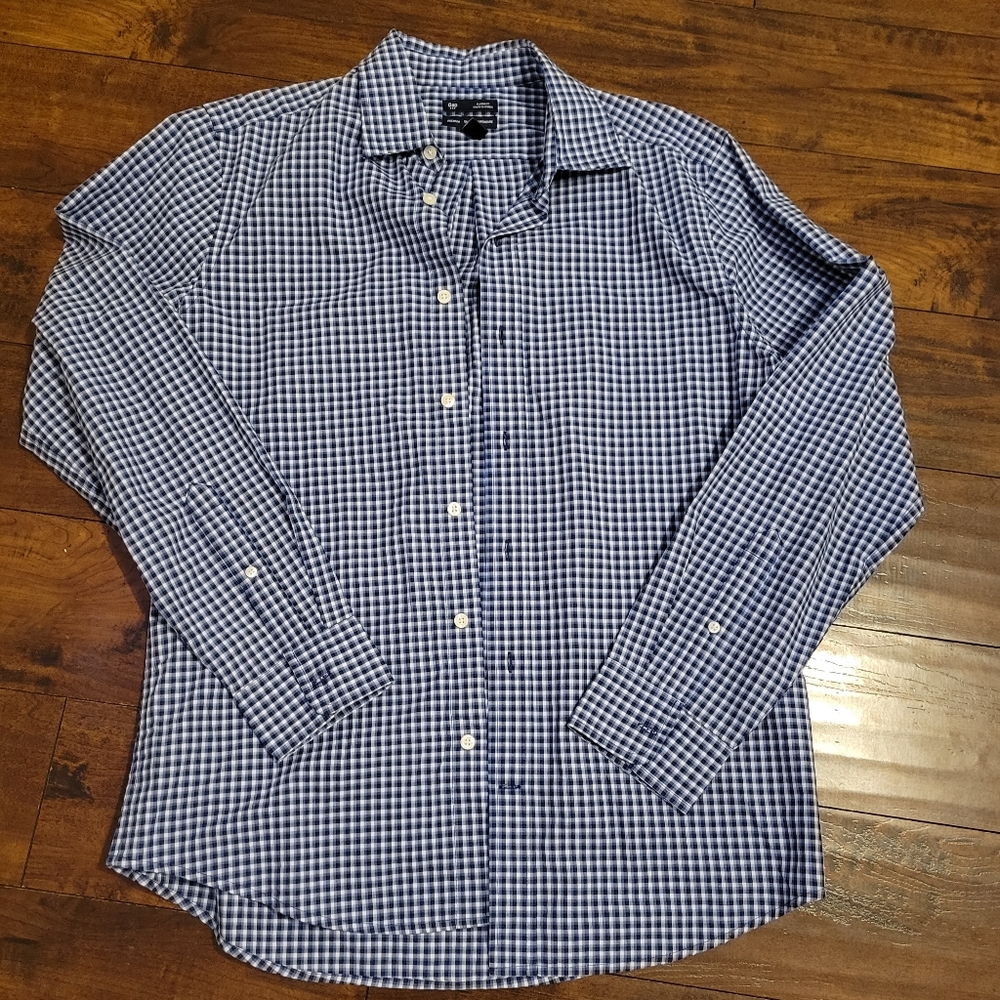 NWOT GAP Classic Fit, Premium 100% Cotton, size medium